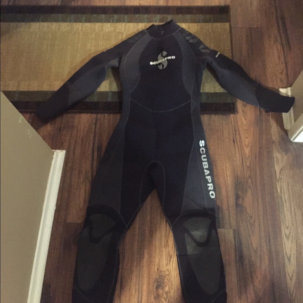 Women’s scuba pro wetsuit